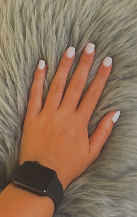 Almond Dip Tip Nails, Simple Non Acrylic Nails, Athletic Nails Length, Super Short White Nails, White Gel Nails Square, Basic Nail Ideas Short Summer, First Day Of School Nails Short, Small Length Nails, Regular Nail Polish Ideas Short Nails