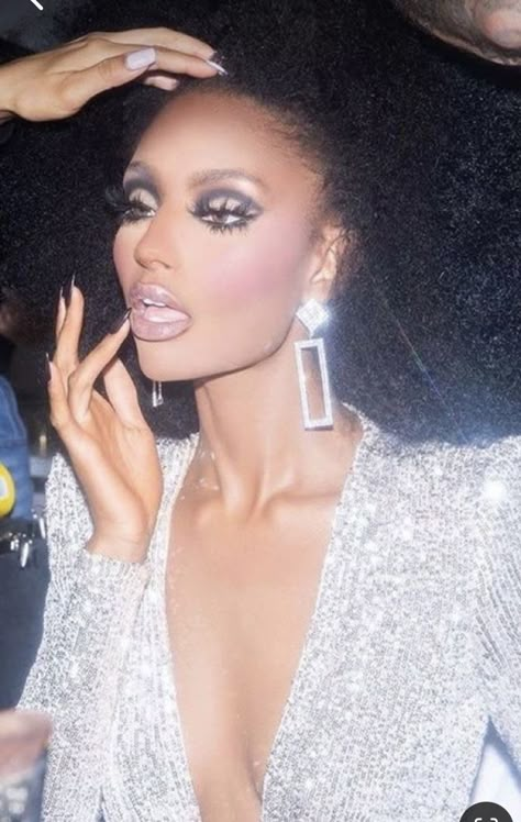 Moda Disco, Look Disco, Disco Makeup, 70s Makeup, Disco Glam, Creative Makeup Looks, Studio 54, Editorial Makeup, Glam Makeup