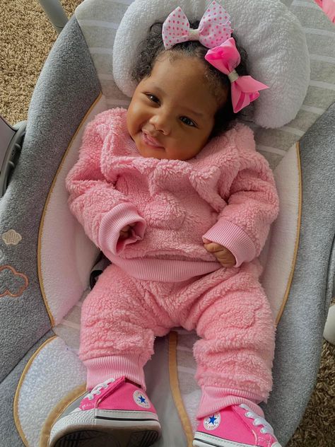 Baby Girl Outfits Black Babies, Black Baby Girl Hairstyles, Black Baby Girl, Newborn Black Babies, Mix Baby Girl, Mommy And Baby Pictures, Cute Mixed Babies, Cute Black Babies