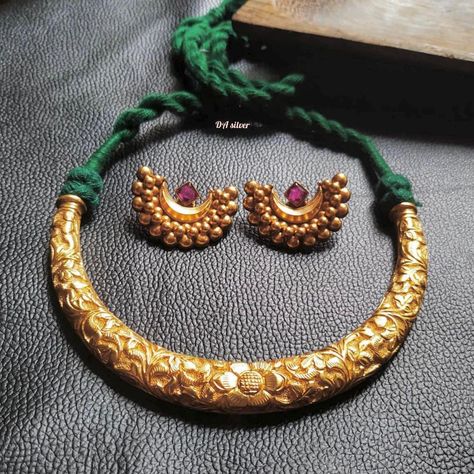 Our Bestseller Chitai Hasli with chaand studs. 925 silver Gold polished Available on preorder now (With customised thread color) SOLD… | Instagram Hasli Gold Design, Gold Hasli Designs, Kumauni Jewellery, Hasli Necklace Gold, Indian Gold Necklace Designs, Nepali Jewelry, Unique Gold Jewelry Designs, Gold Bridal Necklace, New Gold Jewellery Designs