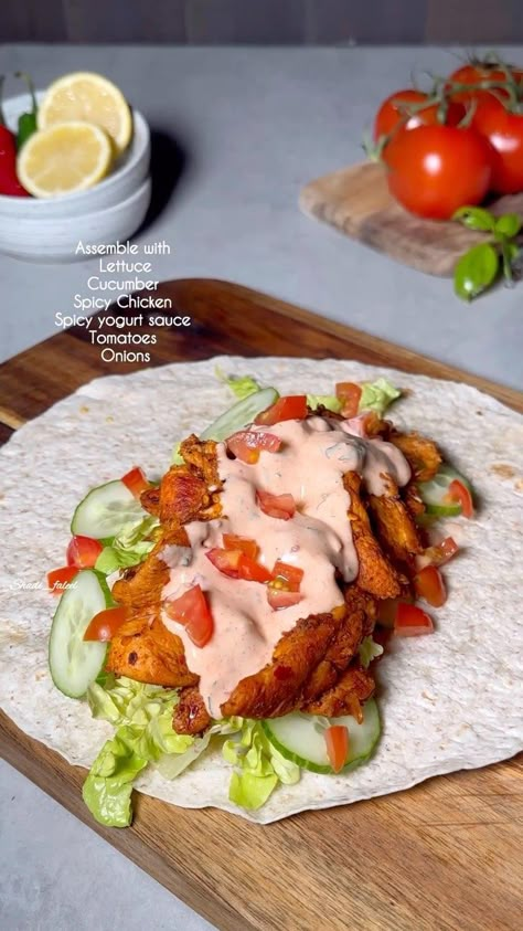 Mediterranean Diet Plan 🇺🇸 | High protein Spicy Chicken wraps !! Make high protein, low calorie, Spicy Chicken wraps in less than 30 mins.. This recipe not only helps… | Instagram Low Fat High Protein Recipes, Low Calories Food, Low Calorie Wraps, Low Calorie High Protein Meals, August Food, Spicy Chicken Wrap, Chicken Wraps Healthy, Protein Meal Ideas, High Protein Breakfasts