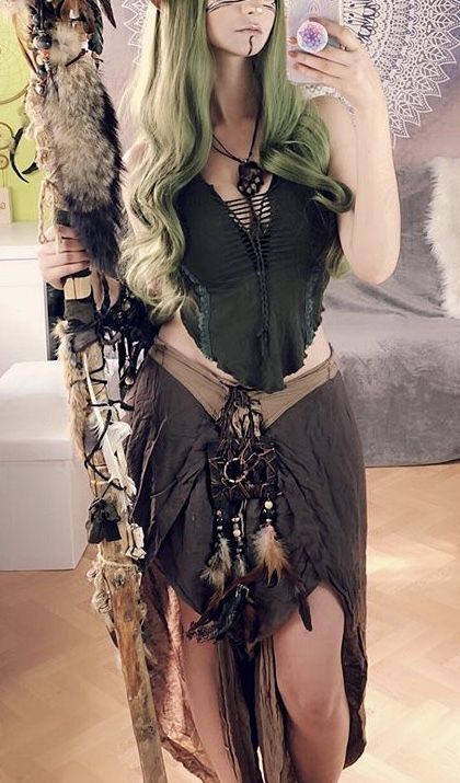 Druid Aesthetic Clothing Dnd, Fantasy Ren Fair Outfits, Viking Fairy Costume, Female Druid Outfit, Druid Costume Female, Female Druid Cosplay, Celtic Festival Outfit, Druid Fashion, Druid Aesthetic Clothing