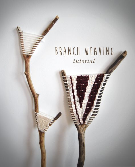 Branch Weaving, Branch Diy, Weaving Loom Projects, Weaving Tutorial, Stick Art, Diy Weaving, Weaving Projects, Driftwood Art, Weaving Art