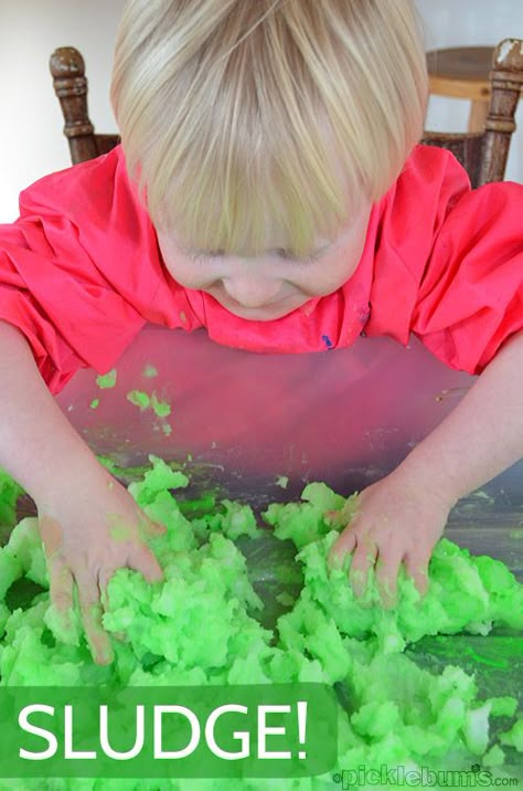 Sludge! - super sensory play with cooked cornstarch and water! Cornstarch And Water, Hand Strengthening, Sensory Play Ideas, Sensory Ideas, Dish Detergent, Corn Flour, Sensory Table, Food Colouring, Kids Sensory