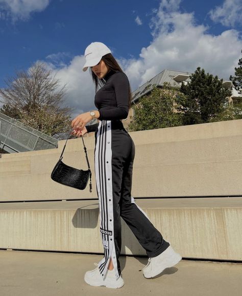 Jogger Outfits, Sport Casual Outfit, Looks Adidas, Cute Date Outfits, Nyc Outfits, Look Adidas, African Inspired Clothing, Casual Outfit Inspiration, Casual Day Outfits