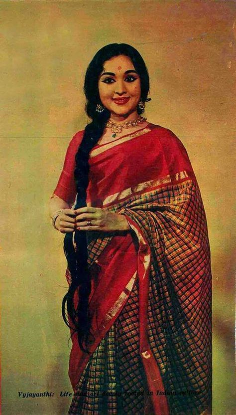 Vintage Saree Look, Vintage Saree Photoshoot, Retro Saree Look, Vaijayanti Mala, Vintage Indian Fashion, Indian Retro, Saree Looks, Vintage Saree, Bollywood Outfits