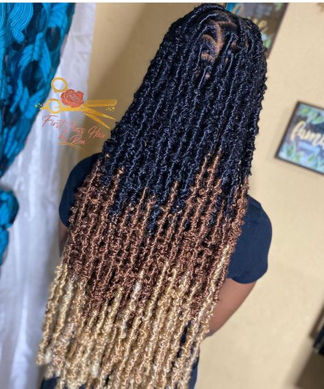 Long Butterfly Locs With Color 30, Forest Green Braids, Butterfly Locks Long, Classy Braids Black Women, Long Knotless Braids With Beads, Extra Long Knotless Braids, Long Knotless Braids, Knotless Braids With Beads, Butterfly Braids