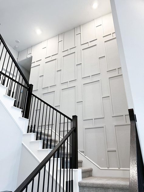 Stairwell Wall, Staircase Wall Decor, Stair Wall, Accent Wall Designs, Staircase Wall, Stair Case, Accent Walls In Living Room, Lan Can, Interior Wall Design