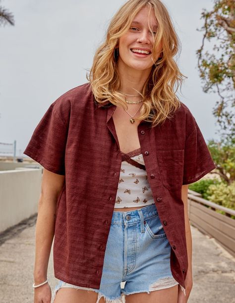 Linen Shorts Outfit, Button Down Outfit, Oversize Tshirt Outfits, Short Sleeve Flannel, Solid Texture, European Summer Outfits, Flat Collar, Short Sleeve Shirt Women, Camp Shirt