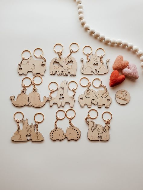 WOOD ENGRAVED ANIMAL PUZZLE KEYCHAIN, COUPLES KEYCHAIN, BEST FRIEND KEYCHAINS, VALENTINES DAY KEYCHAIN, GIFT FOR HER, KEYCHAIN SET Hello! Thank you for stopping by TEOKAIKOA!  This listing is for a cute "Animal Puzzle" SET (2 matching pieces) of wood Keychains. We have 9 sets to choose from. Please choose your favorite option at checkout from our drop down menu! These would be so cute to give to your special someone, best friend, or to give as favors for a special event. Materials: * These are c Valentines Day Laser Engraving Ideas, Wooden Laser Cut Ideas, Wood Keychain Ideas, Valentines Day Keychain, Friend Keychains, Animal Pairs, Idea Valentines Day, Laser Cut Wood Jewelry, Puzzle Keychain