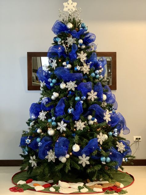 Blue Christmas Decorations Ideas, Gold And Blue Christmas Decor, Royal Blue Christmas Tree Decoration, Christmas Tree Themes Colors Blue, Christmas Tree Blue Decorations, Royal Blue Christmas Tree, Christmas Tree Ideas Blue, Blue And Gold Christmas Decor, Blue Christmas Tree Decor