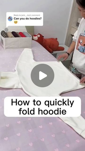 Hoodie Folding, Shawn Mendes Señorita, How To Fold Hoodies, Folding Hacks, Organization Hacks Diy, Easy Diy Clothes, Packing Hacks Clothes, Clothes Closet Organization, Shirt Folding