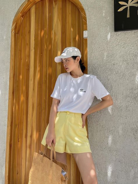 Short Amarillo Outfit, Yellow Shorts Outfit, Korean Summer Outfits, Colorful Outfits, Korean Summer, Korean Fashion Summer, Outfit Korean, Shorts Outfits Women, Pastel Outfit