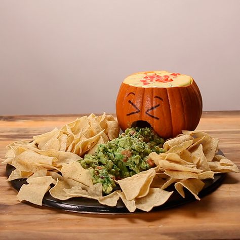 Halloween Appetizers For Adults, Adult Halloween Party Decorations, Halloween Fingerfood, Halloween Finger Foods, Halloween Appetizers Easy, Halloween Food Dinner, Kids Halloween Food, Fiesta Halloween, Halloween Party Appetizers