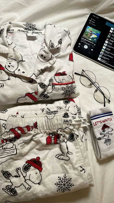 Christmas Dreaming, Cosy Christmas, Christmas Room Decor, Christmas Time Is Here, Christmas Feeling, Christmas Pjs, Snoopy Christmas, Christmas Inspo, Christmas Wonderland