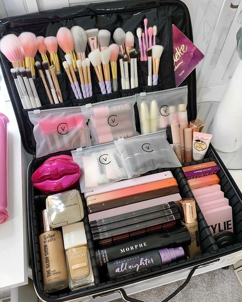 VANITY COLLECTIONS on Instagram: “Our VC MAKEUP BAGS that come with our 5 x custom VC reusable,PU Zip lock bags ✌🏻 Perfect for keeping all those small loose items organised…” Makeup Kit Box, Makeup Kit Organization, Vanity Collections, Mua Kit, Acrylic Makeup Storage, Hanging Cosmetic Bag, Pure Makeup, Sparkle Makeup, Makeup Brushes Guide