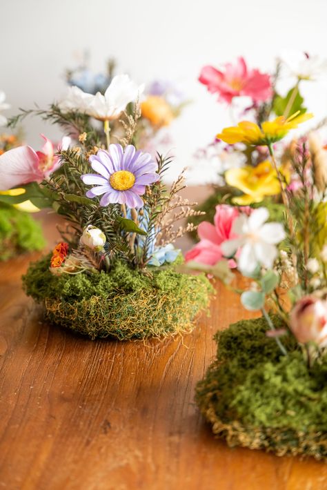 Wildflower wedding centrepiece / whimsical wedding/ forest fairy table decor / home table decoration 🧡Enhance your summer events tablescape with these stunning meadow-inspired wildflower table decorations. Designed to capture the beauty of nature, they effortlessly add a touch of elegance to any gathering.  🧡Setting them up is a breeze, requiring just 5 minutes of your time.  🧡Each piece measures approximately 20cm x 15cm x 20cm (H), providing a versatile option to use individually or arrange Enchanted Baby Shower Centerpieces, Lily Pad Party Decorations, Fairy Garden Party Centerpieces, Whimsical Event Decor, Fairy Birthday Cake Table, Fairy Aesthetic Party Decor, Enchanted Forest Ceiling Decor, Wildflower Pinata, Fairy First Table Decor