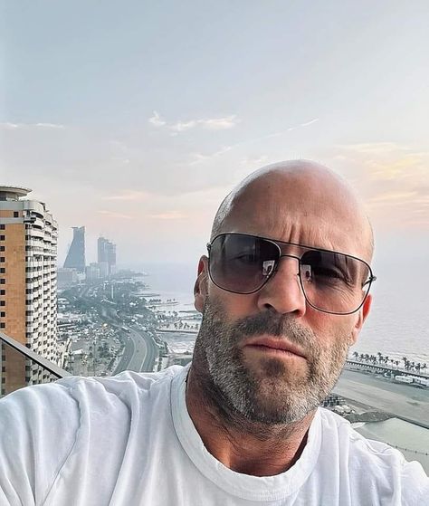 Jason Statam, Rosie And Jason, Jason Statham And Rosie, Action Movie Stars, Bald Look, Victorian Gentleman, Video Call With Boyfriend Screen Photo, Keanu Charles Reeves, Portrait Photography Women