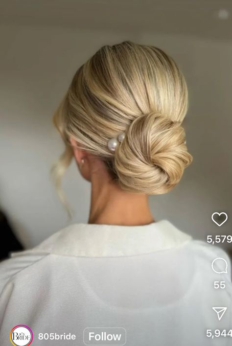 Wedding Bun Hairstyles Blonde, Simple Elegant Bridal Hair, Smooth Bridal Bun, Low Bun Wedding Hair Blonde, Low Bun Bride Hair, Wedding Blonde Hair, Wedding Hairstyles Low Bun, Wedding Hair Looks, Low Bun Wedding Hair