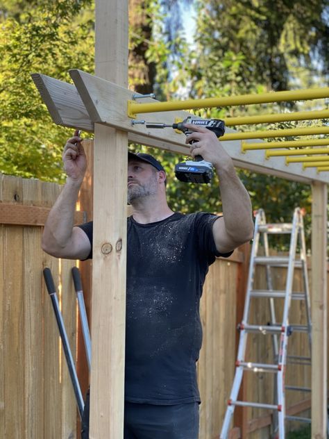 Diy Monkey Bars, Backyard Fort, Backyard Obstacle Course, Center Parc, Backyard Playset, Kids Backyard Playground, Play Area Backyard, Backyard Kids Play Area, Woodwork Ideas