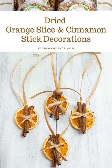 Dried Orange Slices and Cinnamon Stick Decorations Dehydrate Orange Slices, Cinnamon Sticks Decor, Dehydrated Orange Slices, Cinnamon Sticks Ornaments, Deco Fruit, Deco Orange, Orange Ornaments, Decorating With Sticks, Natural Christmas Decor