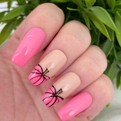 Pink October Nail Art, Pink And Black Pumpkin Painting, Pink Nails October, Simple Pink Halloween Nails, Fall Birthday Nail Ideas, Pink October Nails, Pink Halloween Nail Designs, Pink Autumn Nails, Pink Pumpkin Nails