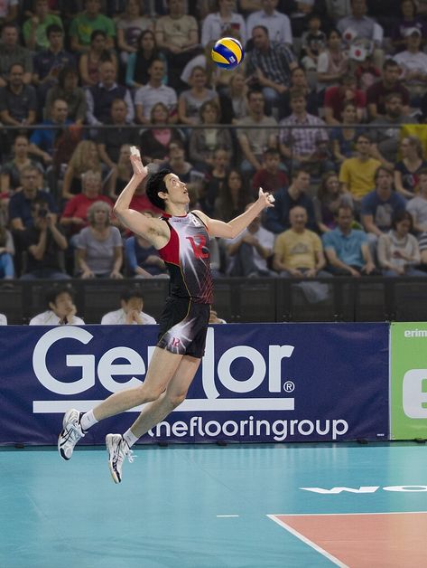 How to Float Serve in Volleyball: 6 Ace Scoring Tips And Strategies Serving In Volleyball, Float Serve, Volleyball Serving Drills, Volleyball Drills For Beginners, Jump Serve, Volleyball Serve, How To Jump, Volleyball Skills, Volleyball Tips