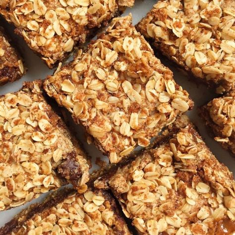 Flourless Oatmeal Cookies, Carmelita Bars, Oat Bars Healthy, Oat Slice, Oat Bar Recipes, Raw Oats, Date Recipes, Oatmeal Cookie, Oatmeal Bars