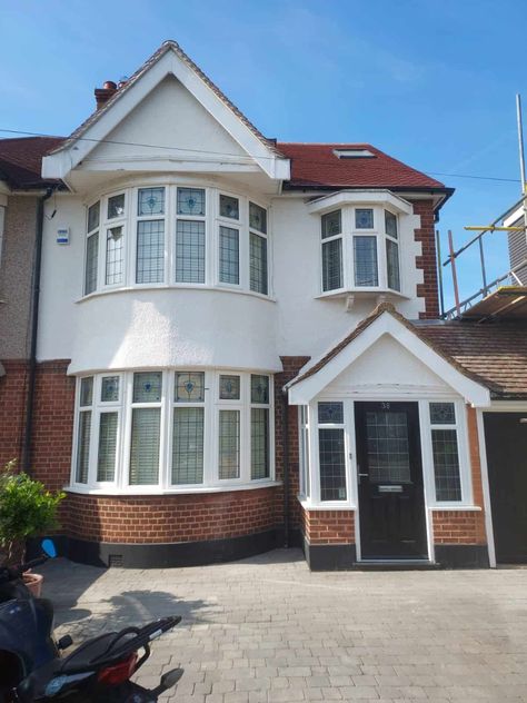 English Semi Detached House, 1920s House Exterior Uk, Semi Detached House Exterior, Small House Uk, 1930s House Exterior Uk, 1930s Semi Detached House, 1930s House Exterior, Bay Window Exterior, 1930s Semi