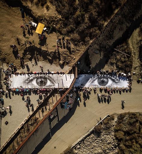 This Art On The US/Mexico Border Is Definitely Going To Make You Feel Some Things Street Artists, Mexico Border, Mexican Border, Jr Art, Saatchi Gallery, Aerial Images, French Street, Venice Biennale, Baja California