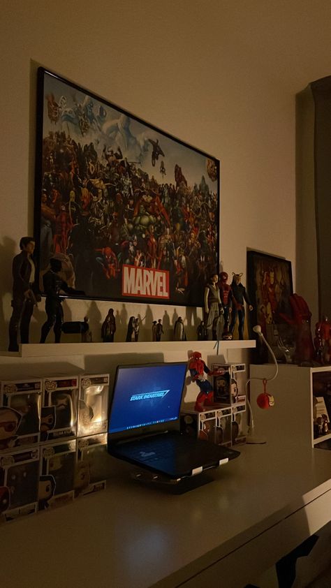 Comic Book Display Ideas, Book Display Ideas, Mario Bedroom, Spiderman Room Decor, Comic Book Display, Spiderman Room, Mini Craft, Dream House Rooms, Aesthetic Rooms