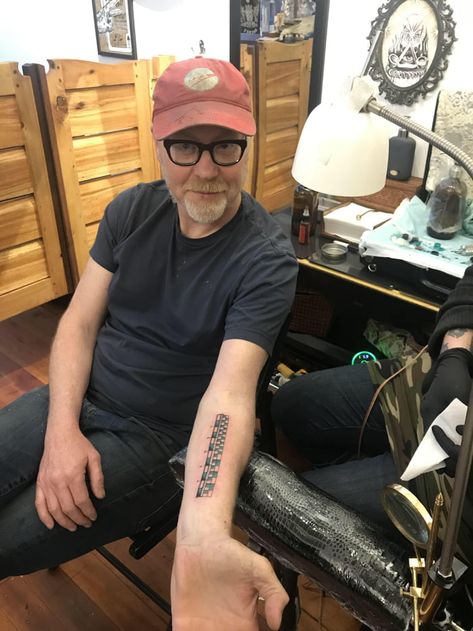 Adam Savage got a ruler tattooed on his arm so he can measure things with his arm #funny #memes Tattoo Ideas Funny, Ruler Tattoo, Aura Tattoos, Positive Masculinity, Cute Best Friend Tattoos, Modern Tattoo Ideas, Hebrew Tattoo, Nerd Boyfriend, Adam Savage