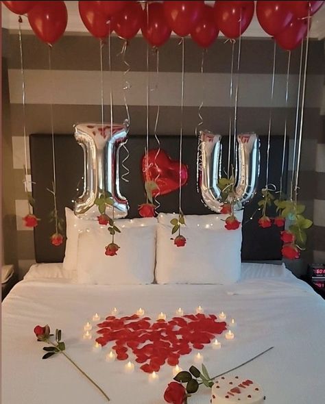 Surprise Hotel Room For Her, Diy Birthday Room Decorations For Him, Valentine’s Day With Husband, Bed Decoration For Birthday Surprise, Wedding Anniversary Hotel Room Ideas, Room Ideas Valentines Day, Anniversary Bedroom Surprise, Hotel Room Set Up For Valentines Day, Room Decor Surprise For Him