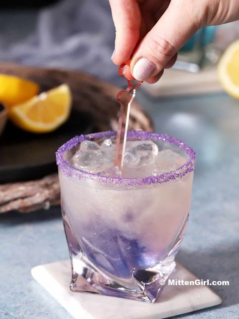 Hi Tea Ideas, Unicorn Lemonade, Kids Drinks Party, Unicorn Drink, Easy Mixed Drinks, Kid Meals, Cotton Candy Flavoring, Alcohol Free Drinks, Colorful Drinks