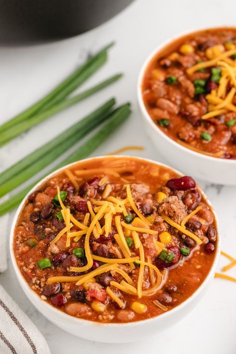 This low-calorie turkey chili is packed with so much flavor, you won't even think about it being healthy. It makes a big batch, and the leftovers get even tastier over the next couple of days. Turkey Chili Low Calorie, Low Calorie Chili Crockpot, Leftover Turkey Chili Recipe, Chili Low Calorie, Low Cal Chili, Low Calorie Chili Recipe, Low Calorie Chili, Healthy Turkey Chili Recipe, Healthy Chili Recipe