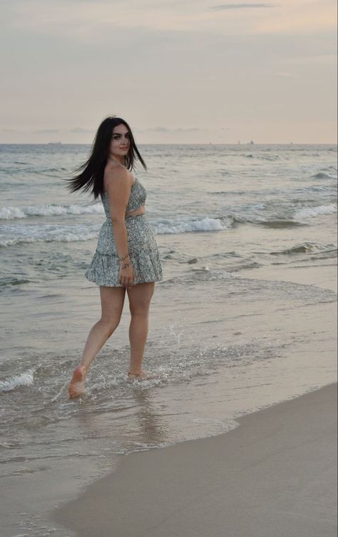 Beach Cute Poses, Photo Pose For Beach, Goa Beach Dress For Women, Aesthetic Poses In Beach, Photo Pose On Beach, Beach Photo Ideas Women, Beach Photoshoot Poses Women, Beaches Pose Ideas, Poses For Beach Photoshoot