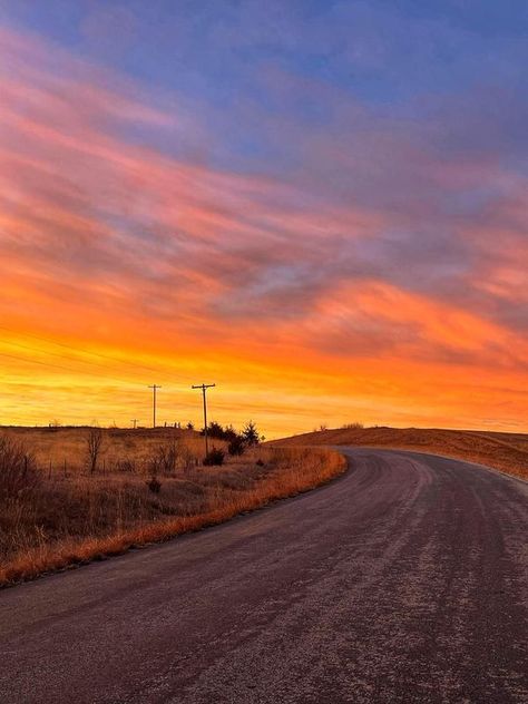 Kansas Sunrises and Sunsets | could not keep driving Muscotah KS | Facebook Kansas City Aesthetic, Kansas Countryside, Kansas Aesthetic, Kansas Prairie, Basement Kids, Kansas Sunset, Beautiful Sky Pictures, Fort Riley Kansas, Texas Aesthetic