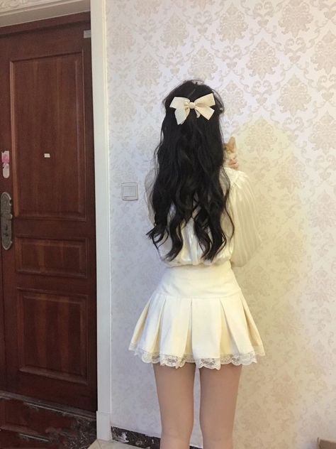 Soft Girl Aesthetic, White Skirt, Kawaii Fashion, Girly Girl, Aesthetic Outfits, Ulzzang Girl, Outfits Aesthetic, Pretty Hairstyles, Aesthetic Girl