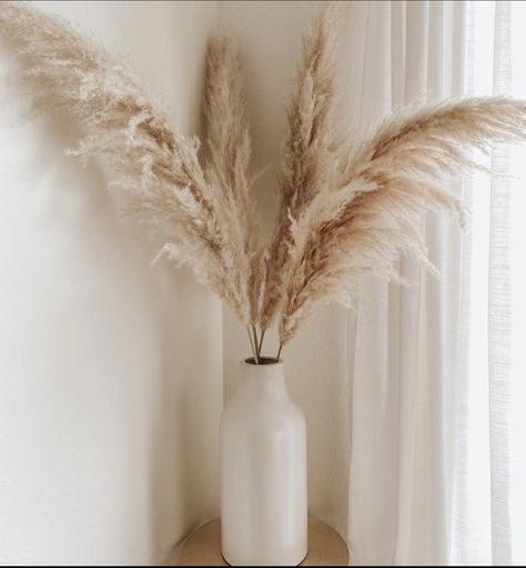 Nursery Walk In Closet, Pampas Aesthetic, Scandinavian Country Style, Vase Pampas, Beige Room, Sala Grande, Pampas Grass Decor, Spa Decor, Redecorate Bedroom