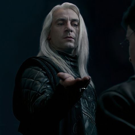 Lucius Malfoy Jason Isaacs, Malfoy Family, Gothic Images, Jason Isaacs, Slytherin Pride, Harry Potter Icons, Lucius Malfoy, Rey Star Wars, Cedric Diggory