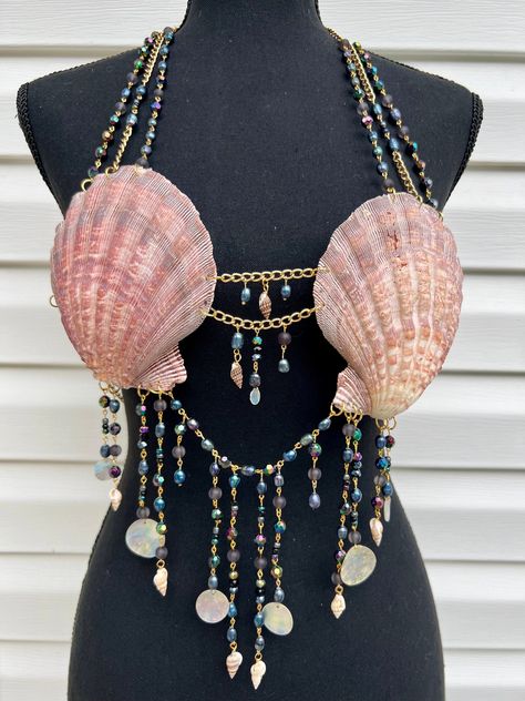 Handmade real shell costume top, best fits bust sizes A-C, not water safe, can add chain to fit band size Sea Shell Outfit, Mermaid Top Aesthetic, Dark Siren Costume, Shell Outfit, Mermaid Top Costume, Siren Cosplay, Sea Shell Bra, Mermaid Shell Top, Diy Mermaid Costume