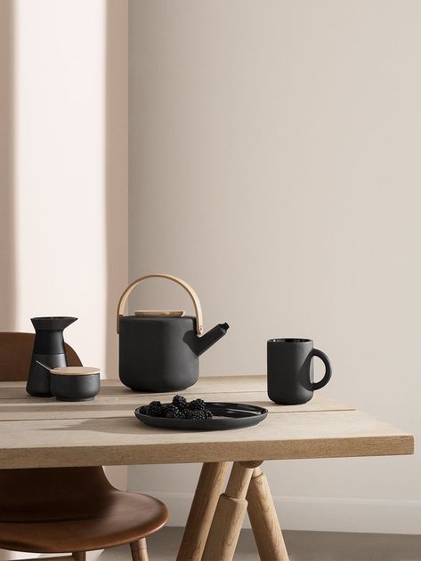 Top 6 picks from Interior Designer Ilaria Fatone: “Sometimes the simplest objects are the most beautiful” | Design Stories Asian Tea, Stoneware Teapot, Tea Culture, Fun Cup, Rug Art, Tea Collection, Milk Jug, Tea Ceremony, Tea Pot