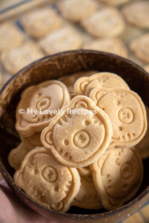 Butter Cookies Japanese Butter Cookies, Butter Cookies Shapes, Bussines Packaging, Butter Cookies Tin, Coffee Cookies Recipe, Butter Biscuits Recipe, Butter Cookies Easy, Pineapple Tart, Flavored Butter