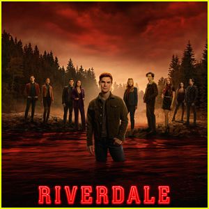 Riverdale Season 6, Riverdale Wallpaper Iphone, Riverdale Poster, Wattpad Background, Seasons Posters, Movie Makeup, Veronica Lodge, Jughead Jones, Universal Studios Orlando