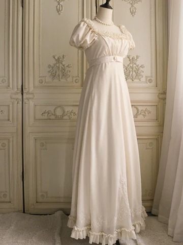 Regency Era Nightgown, Regency Era Dress To Impress, Regency Silhouette, Regency Era Dress, Bridgerton Dresses, Regency Dresses, Antoinette Dress, Champagne Evening Dress, Wedding Dresses High Low