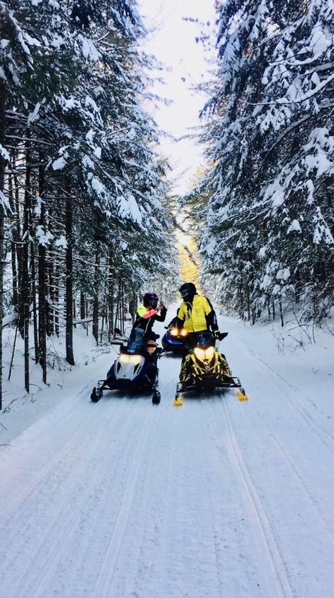 Couple Snowmobile Pictures, Skidoo Aesthetic, Snowmobile Couple, Snowmobiling Girl, Snowmobile Girl, Christmas Car Decorations, Snow Vehicles, Cowboy Photography, Sled Ride