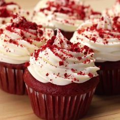 Red Velvet Cheesecake Box Cupcakes Recipe by Tasty Red Velvet Cheesecake Cupcakes, Cupcake Cheesecake, Velvet Desserts, Red Velvet Cupcakes Recipe, Cake Mix Cupcakes, Cupcakes Red Velvet, Delicious Cupcakes Recipes, Red Velvet Desserts, Red Velvet Cake Recipe