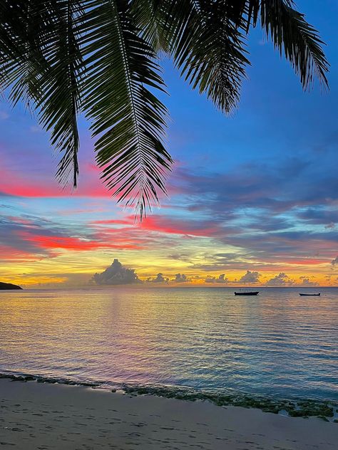 Fiji sunsets<33 Fiji Islands Aesthetic, Fiji Aesthetic, Fiji Photography, Fiji Sunset, Season Pictures, Fiji Beach, Dp Wallpaper, Thailand Vacation, Pretty Views