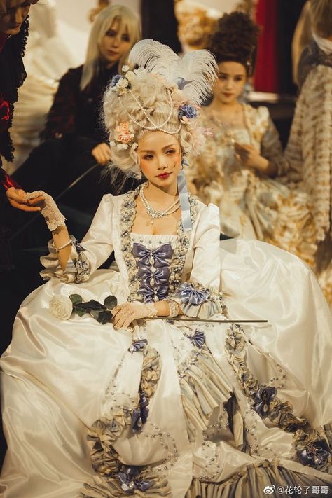 Marie Antoinette Runway, French Royalty Dress, Rococo Fashion Plate, Rococo Revival Fashion, French Culture Fashion, French Royalty Aesthetic, Reinassance Outfits, Queen Antoinette, French Revolution Aesthetic