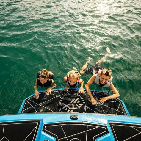 Family Boating Aesthetic, Family On Boat, Family Boat Day, Family Boating, Family Boat Pictures, Boating Pictures, Kids Boat, Family Boats, Boat Pics